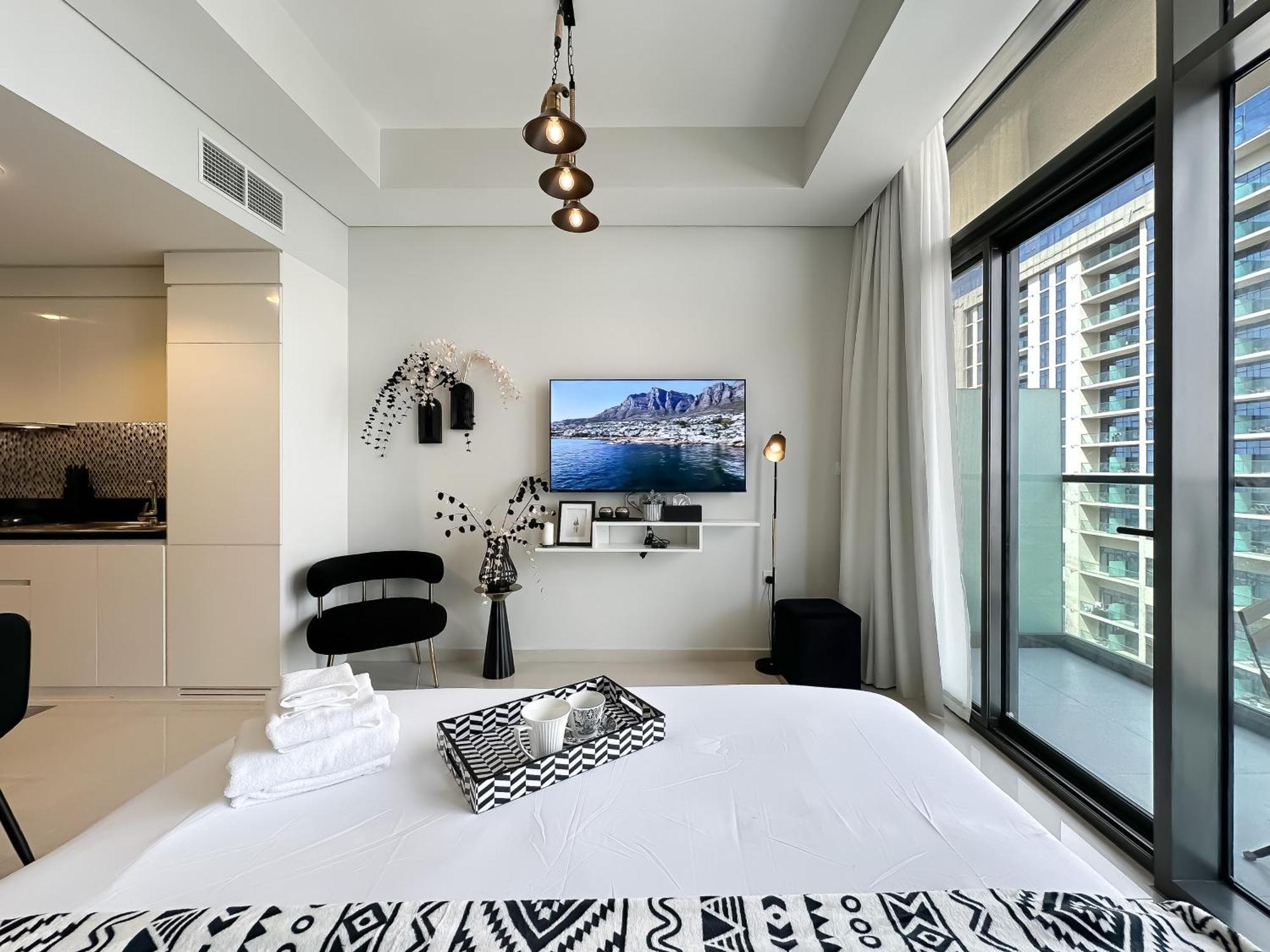 Apartment Trophy-twilight Edge 55th Floor W Lush Lagoon Pool