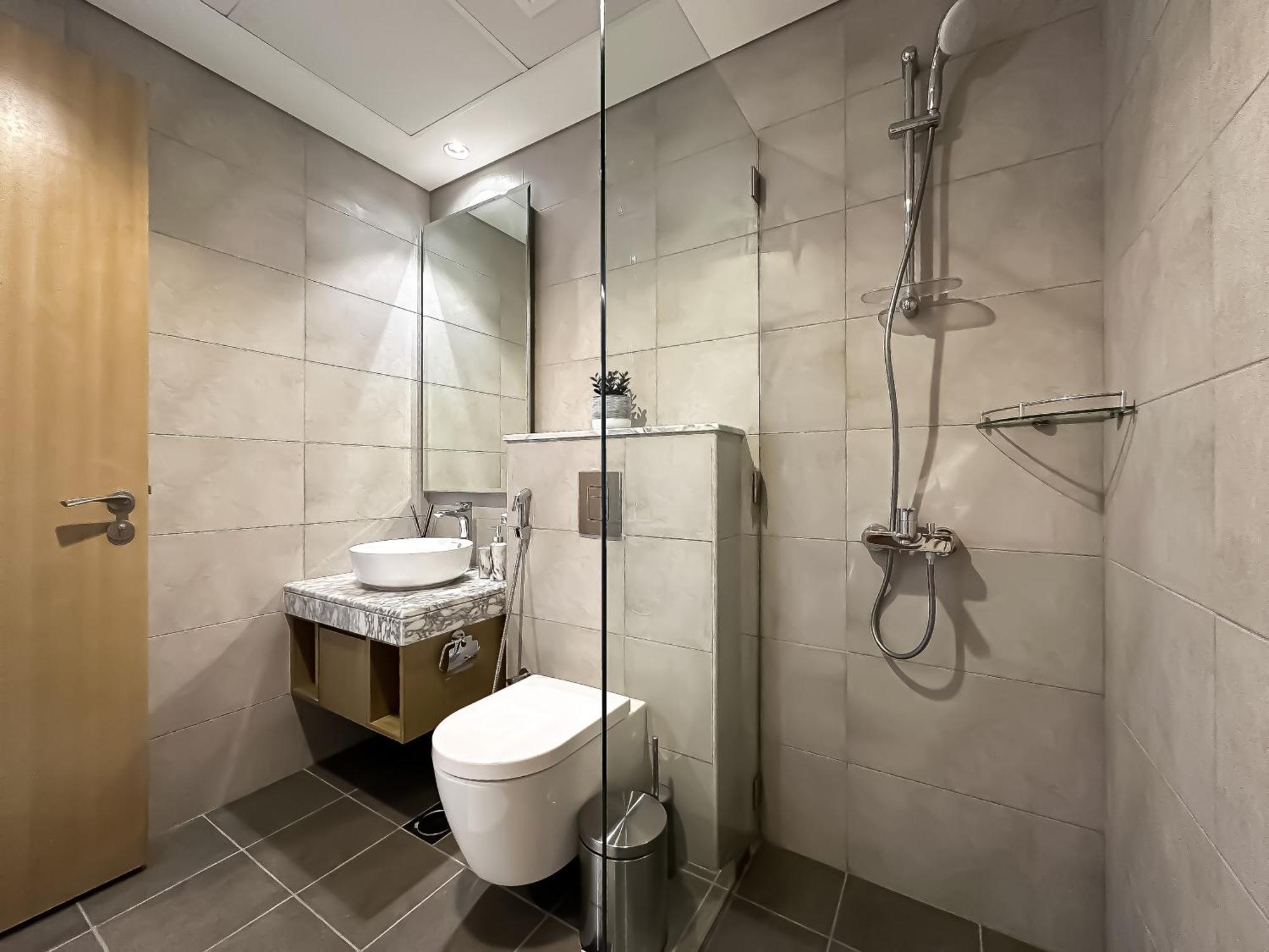 Trophy-twilight Edge 55th Floor W Lush Lagoon Pool Apartment *