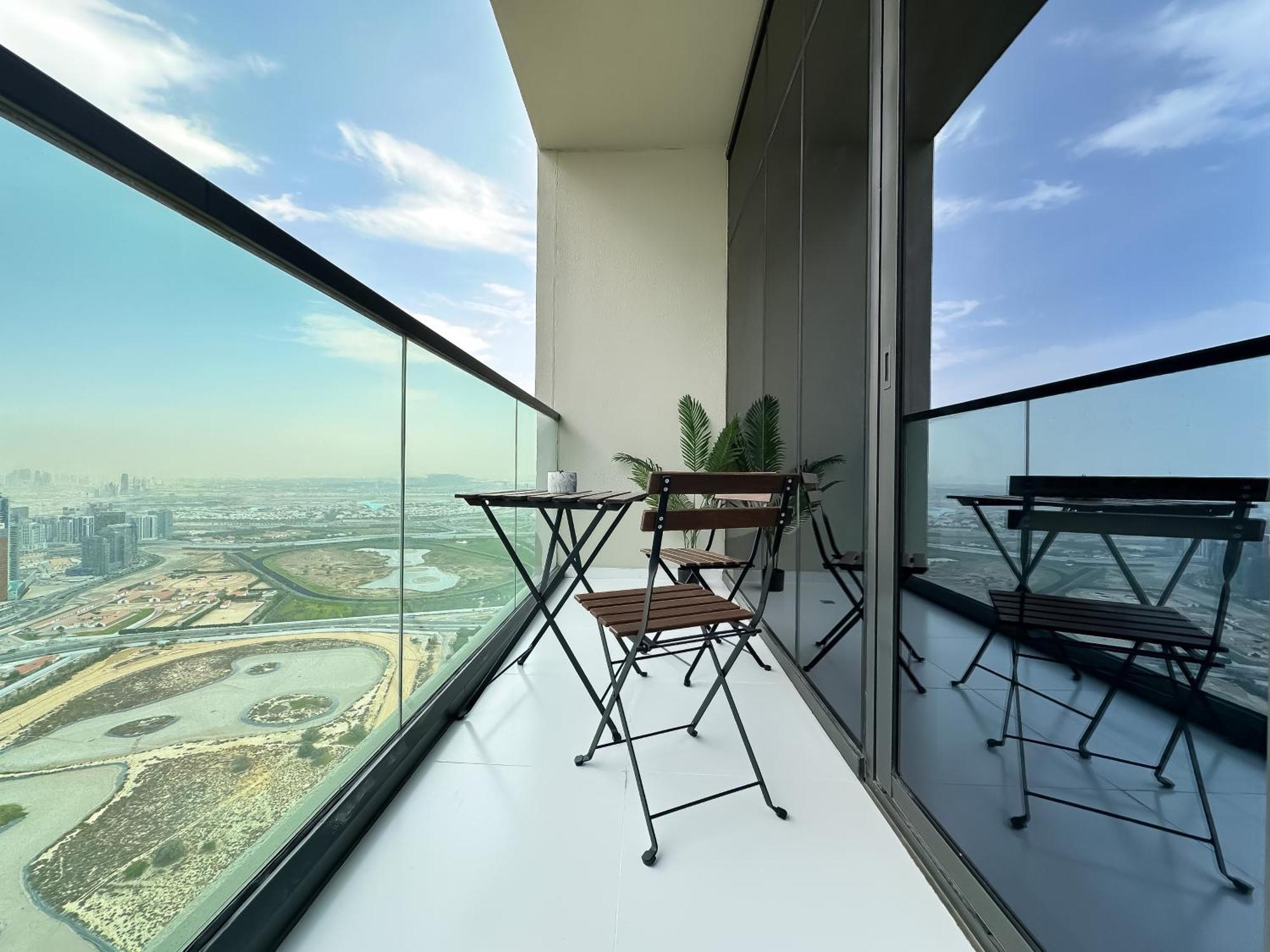 Trophy-twilight Edge 55th Floor W Lush Lagoon Pool Apartment
