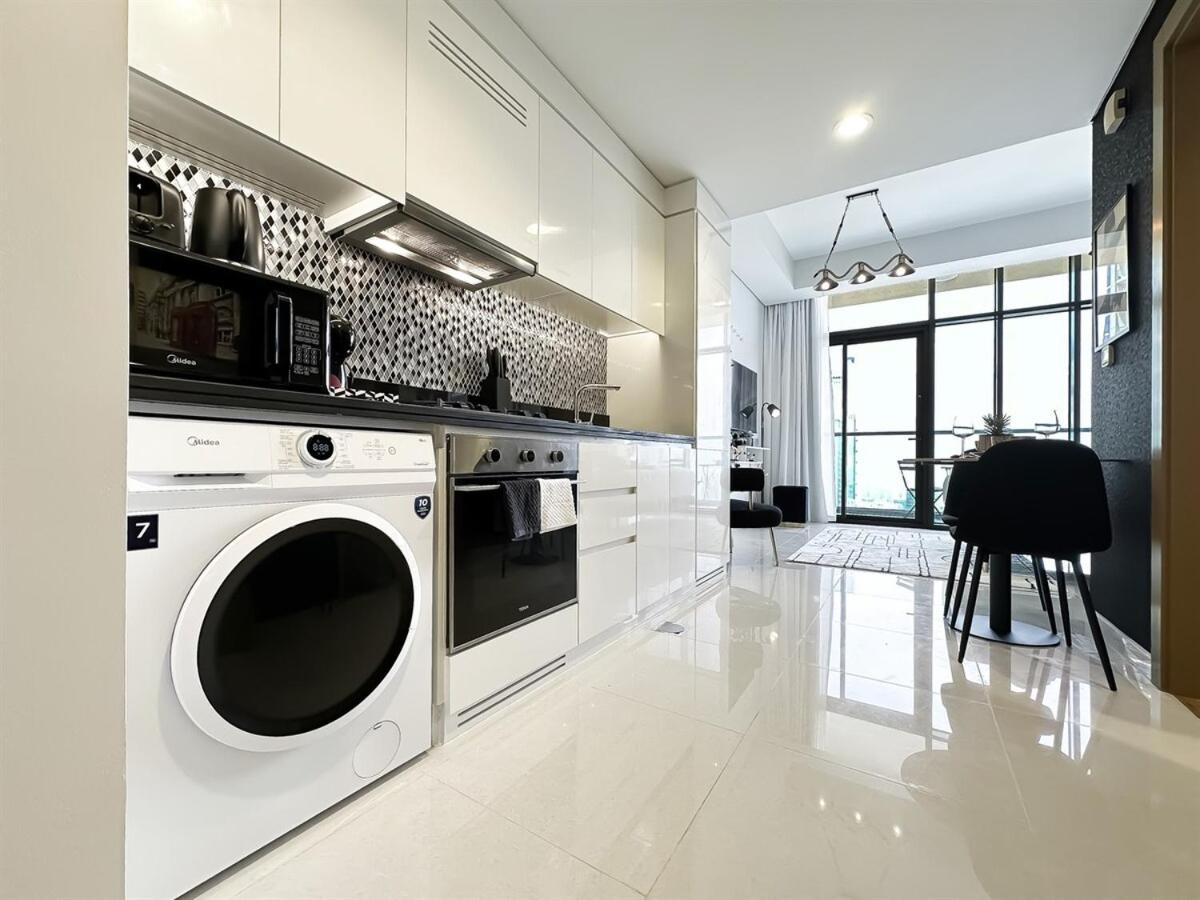 Apartment Trophy-twilight Edge 55th Floor W Lush Lagoon Pool Dubai