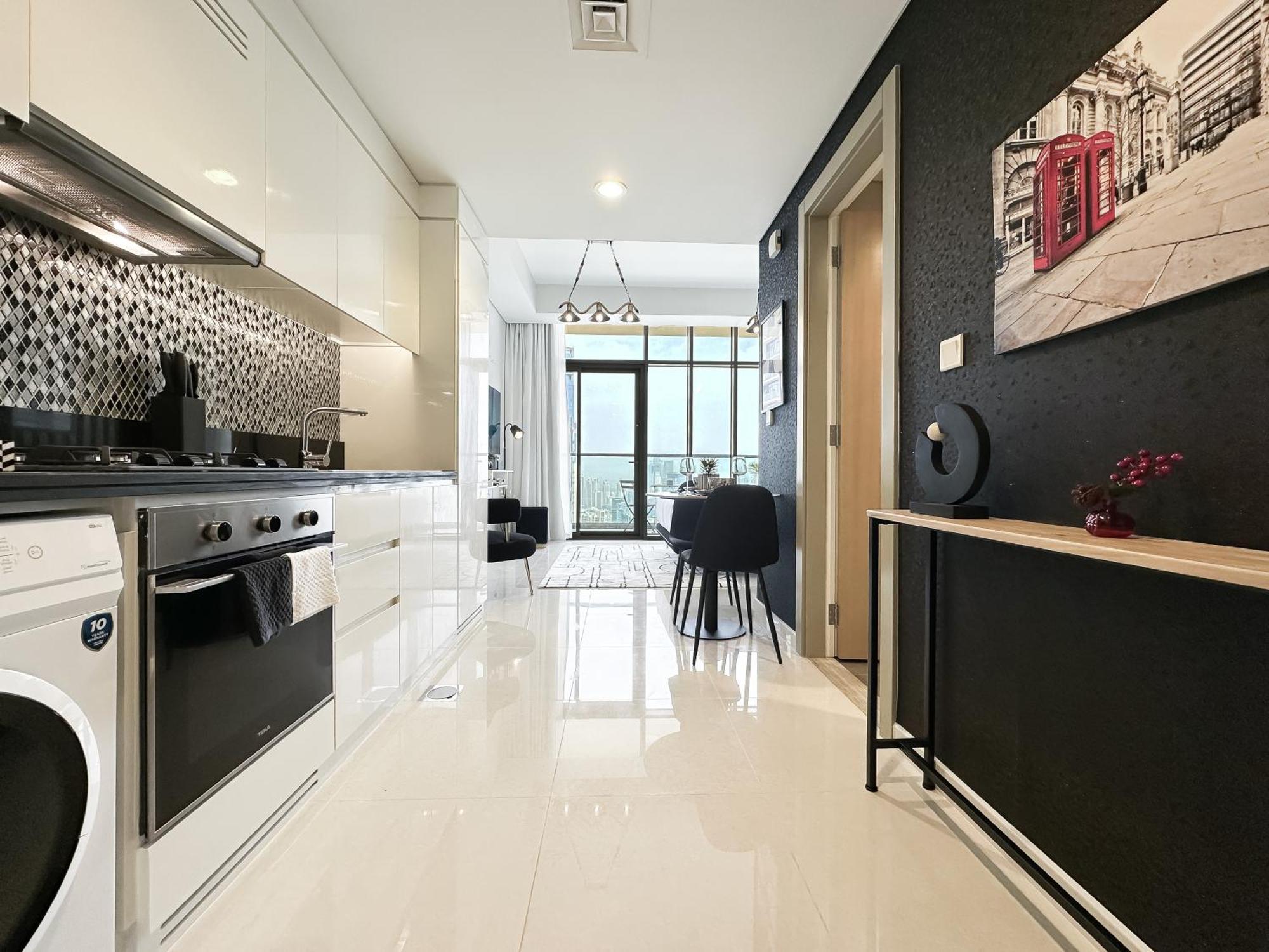 Apartment Trophy-twilight Edge 55th Floor W Lush Lagoon Pool