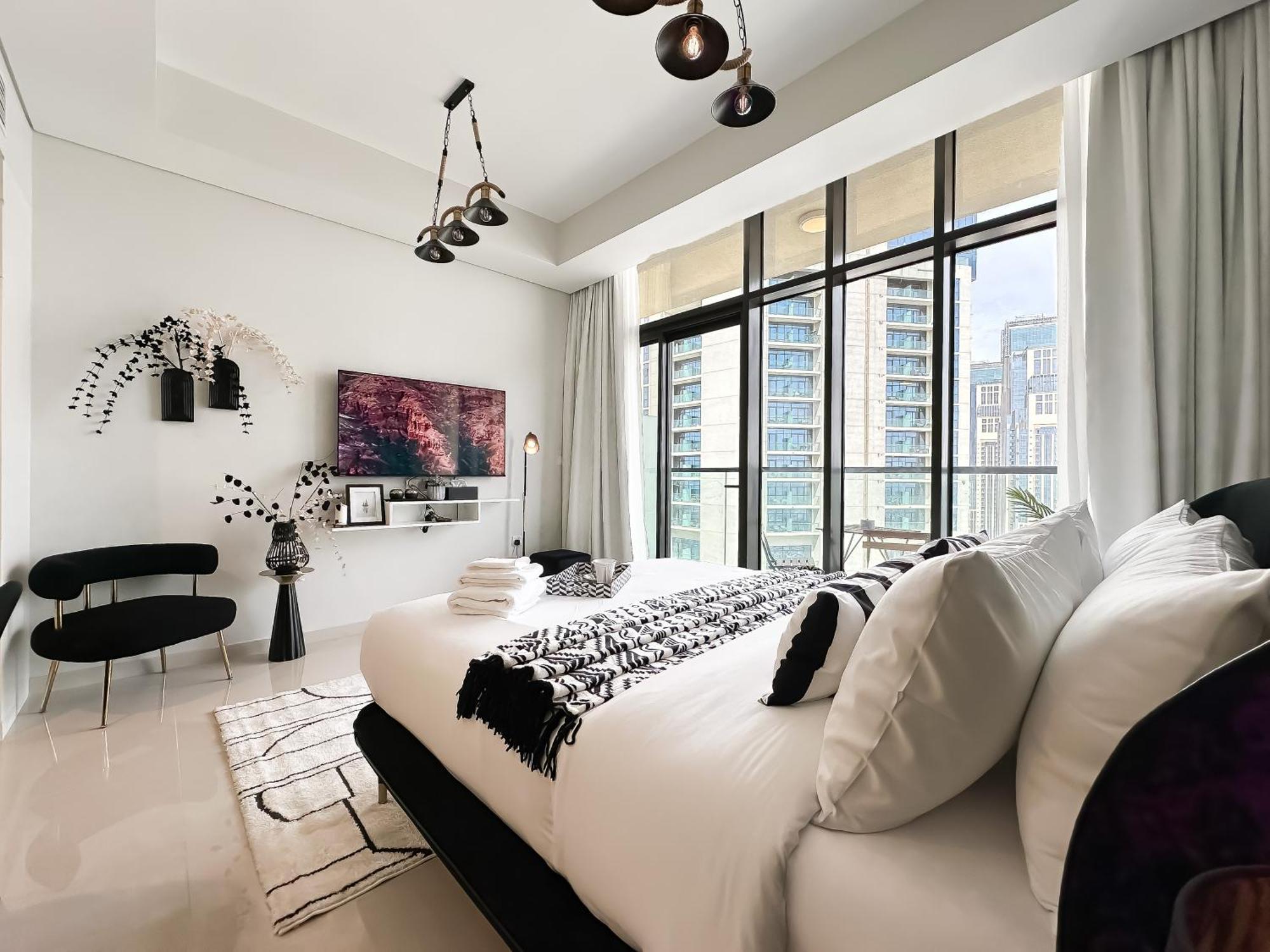 Apartment Trophy-twilight Edge 55th Floor W Lush Lagoon Pool Dubai