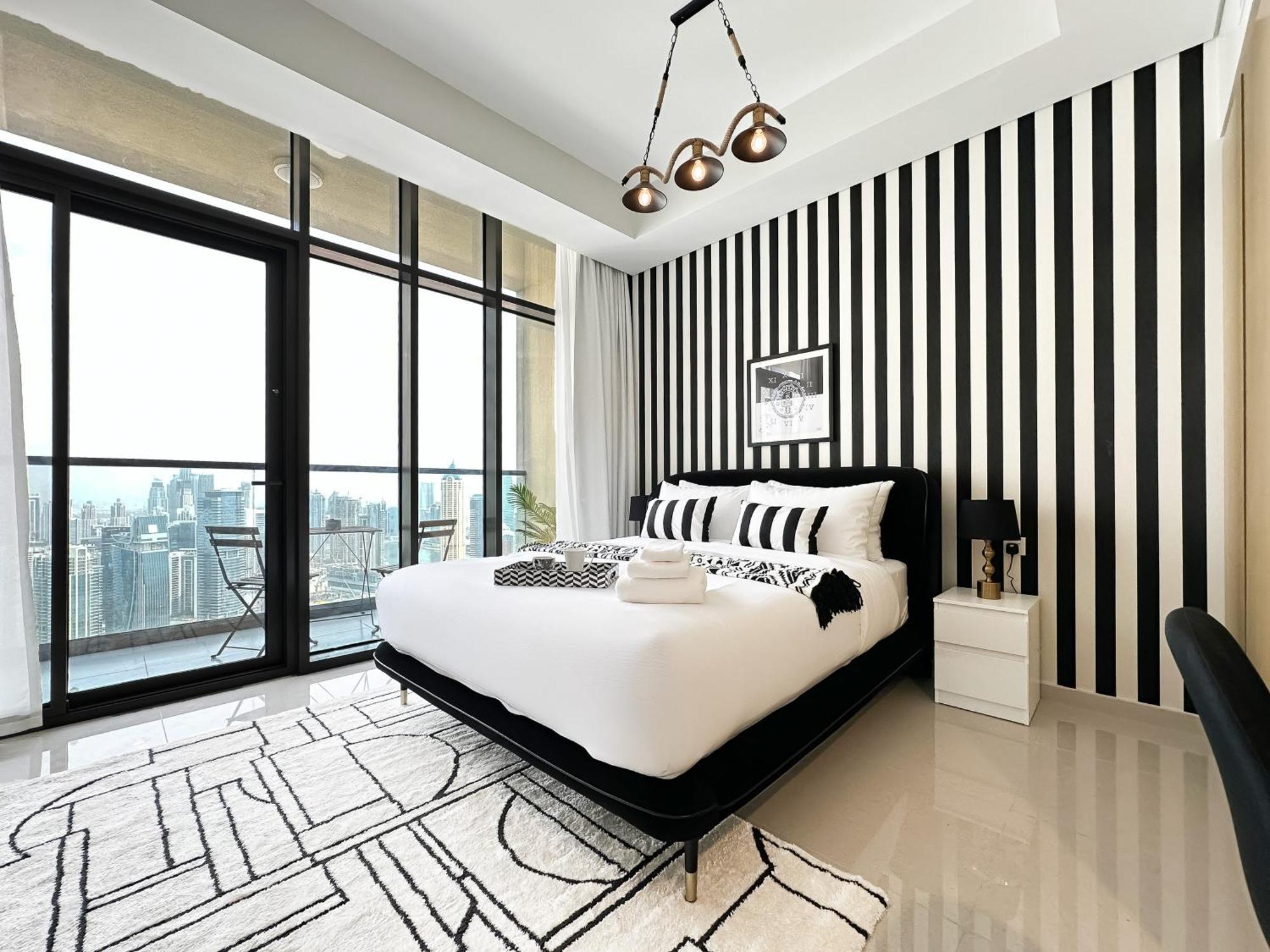 Apartment Trophy-twilight Edge 55th Floor W Lush Lagoon Pool