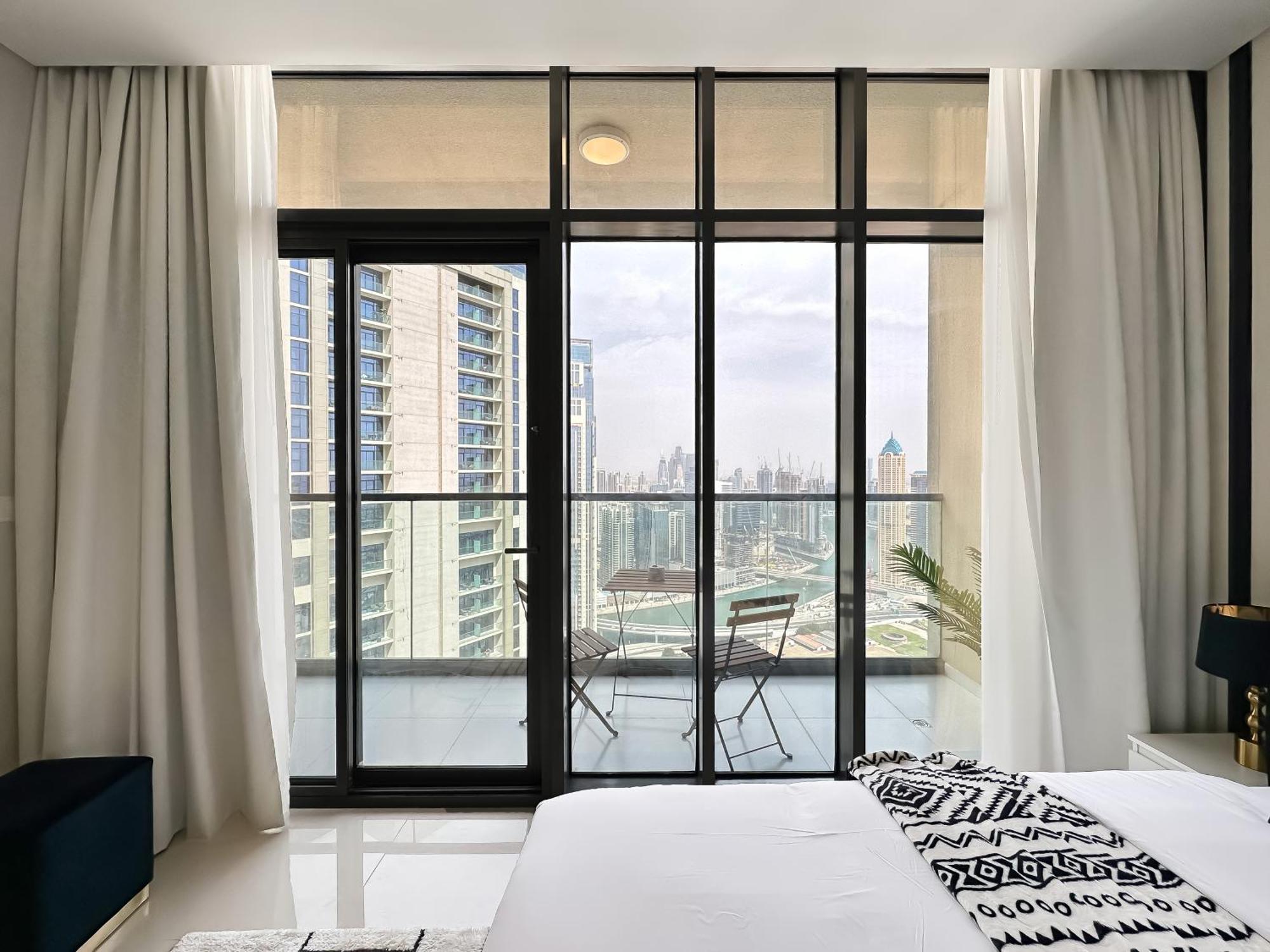 Trophy-twilight Edge 55th Floor W Lush Lagoon Pool Apartment *