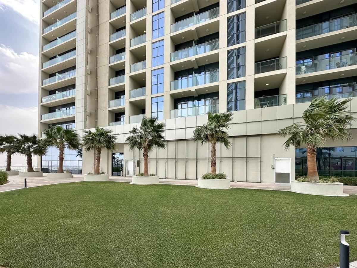 Trophy-twilight Edge 55th Floor W Lush Lagoon Pool Apartment