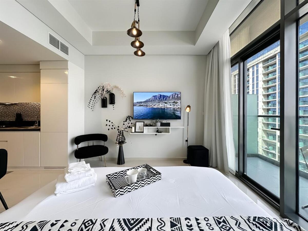 Trophy-twilight Edge 55th Floor W Lush Lagoon Pool *