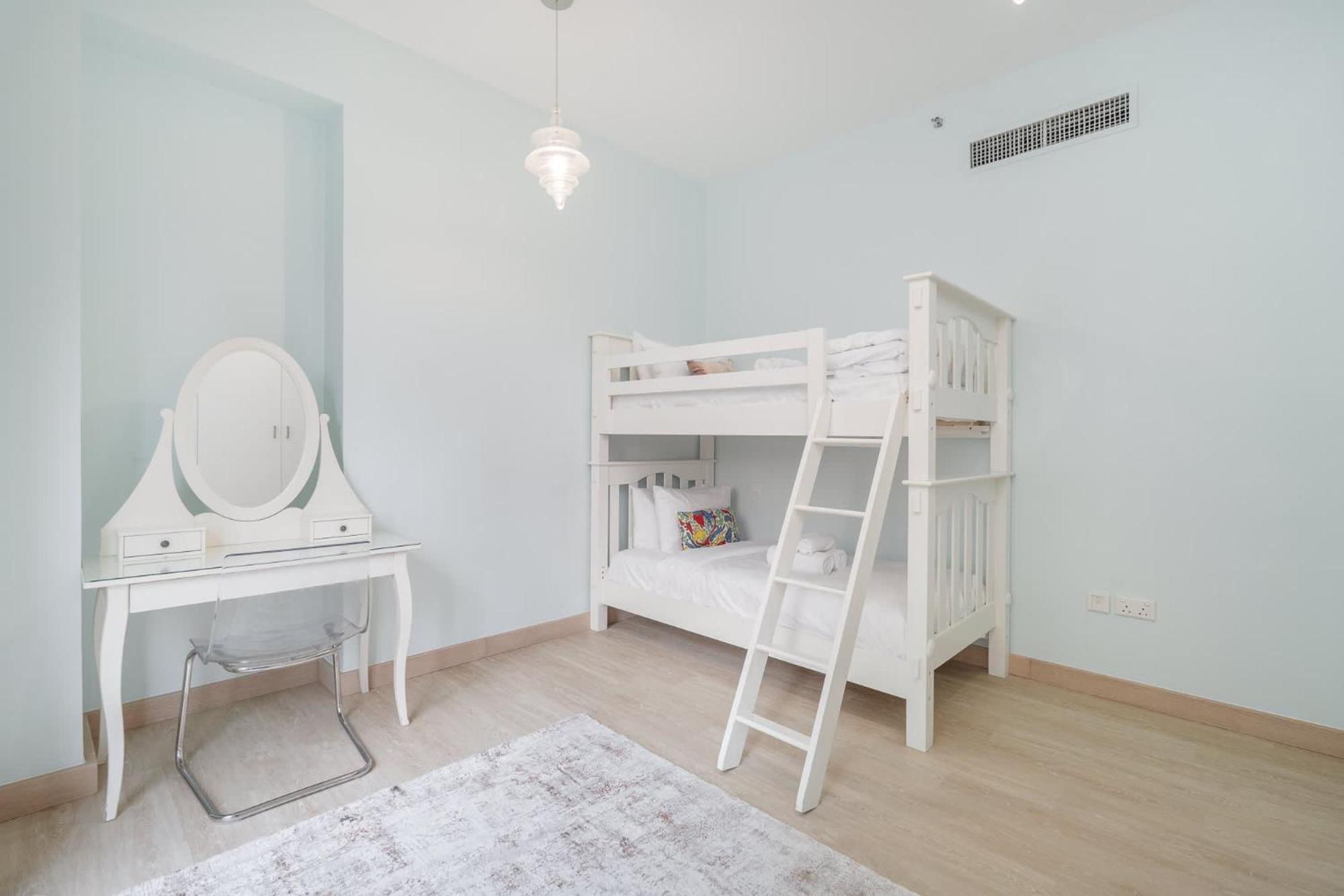 Stylish 4-bedroom With Balcony Views In Jbr