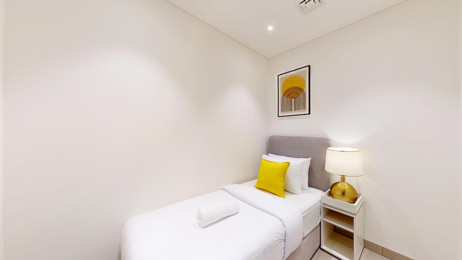 Waves Grande - One Bedroom With View Dubai