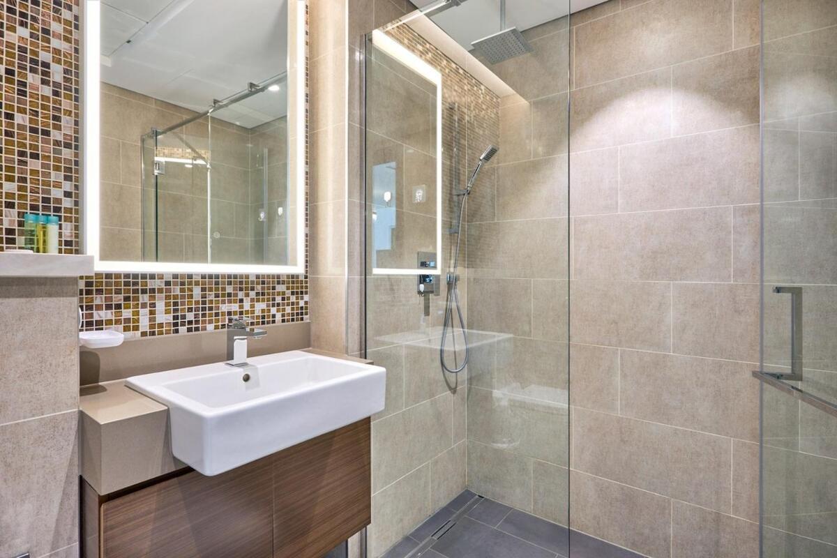 By Latinem Luxury G6812 Near Downtown Apartment Dubai