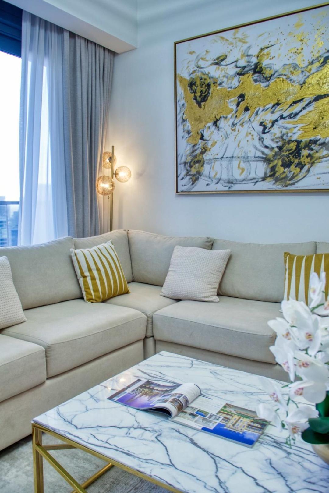 Sky-high Charm Exquisite 2bdr In Downtown Dubai