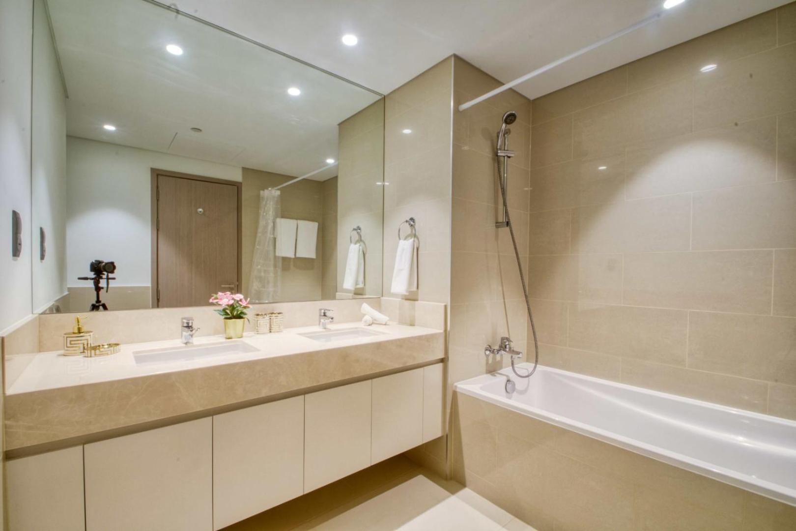 Apartment Sky-high Charm Exquisite 2bdr In Downtown *