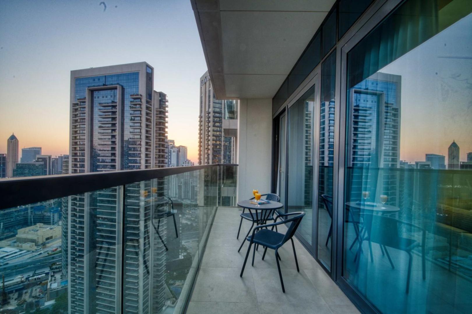 Apartment Sky-high Charm Exquisite 2bdr In Downtown