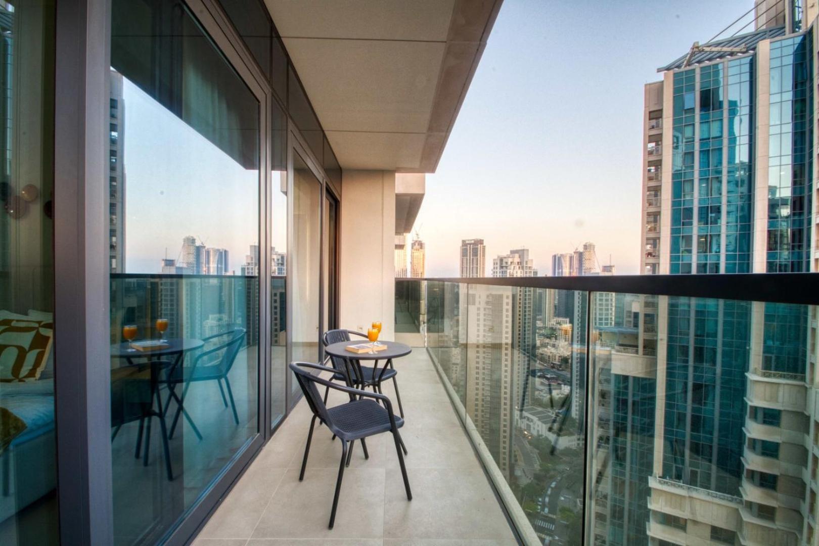 Apartment Sky-high Charm Exquisite 2bdr In Downtown Dubai