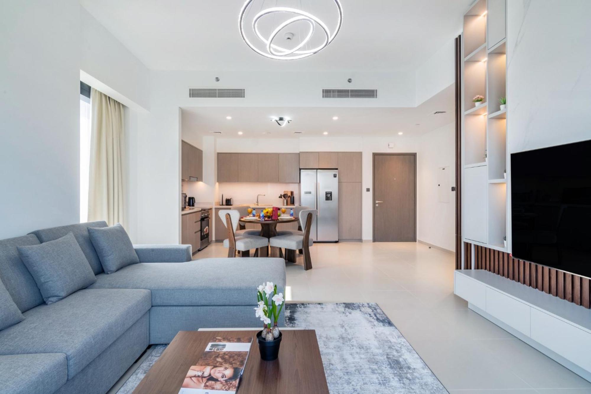Luxurious 2bdr With Burj Khalifa Views Apartment *