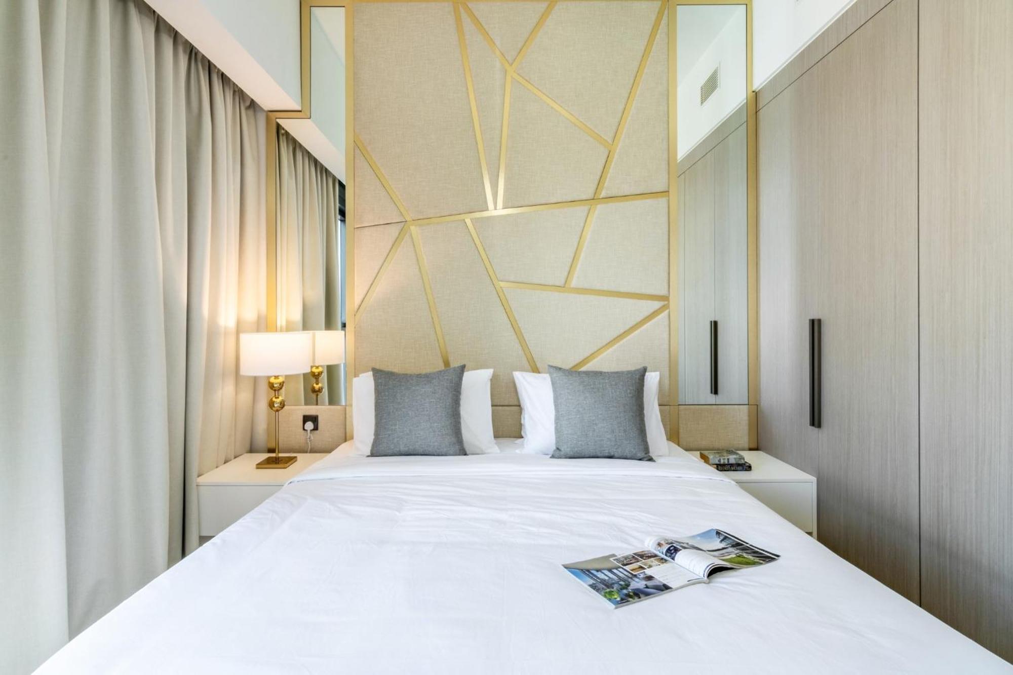 Luxurious 2bdr With Burj Khalifa Views Apartment