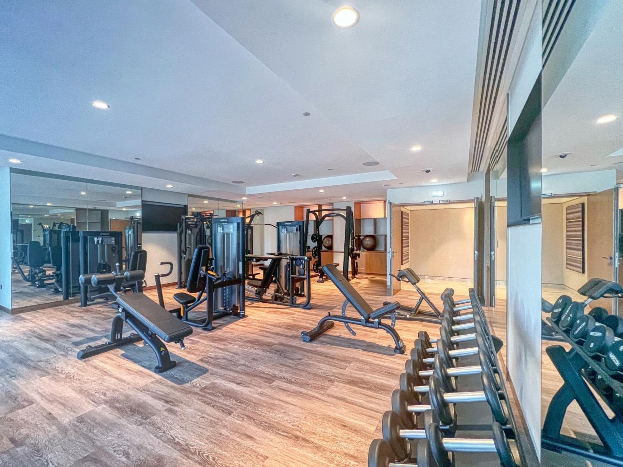 Luxurious 2bdr With Burj Khalifa Views Apartment *