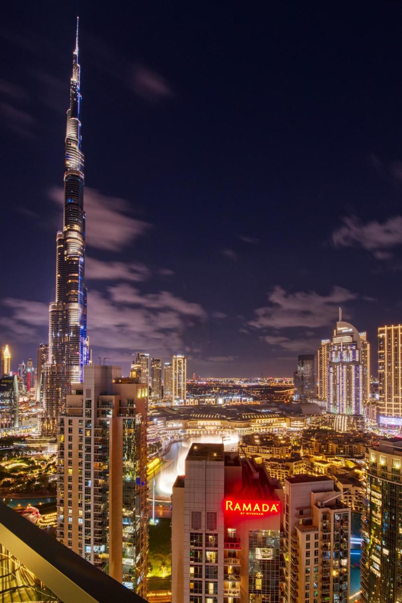 Luxurious 2bdr With Burj Khalifa Views Apartment *
