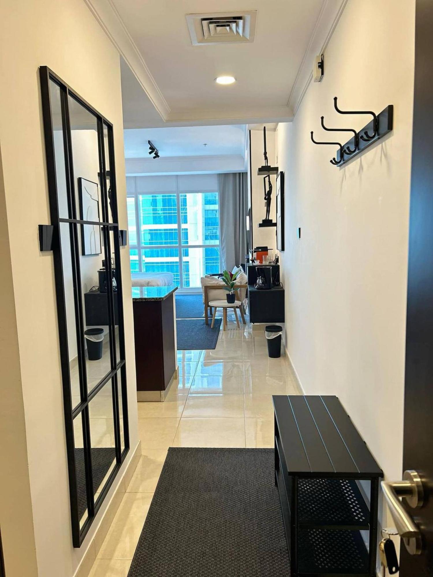 Stunning In Business Bay * Dubai
