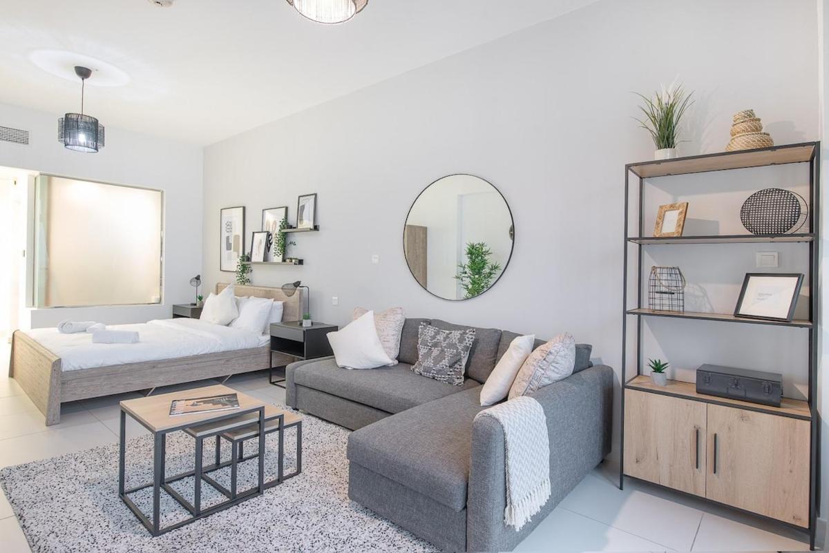 Apartment Tranquil With Unmatched Ocean Views In Palm Dubai