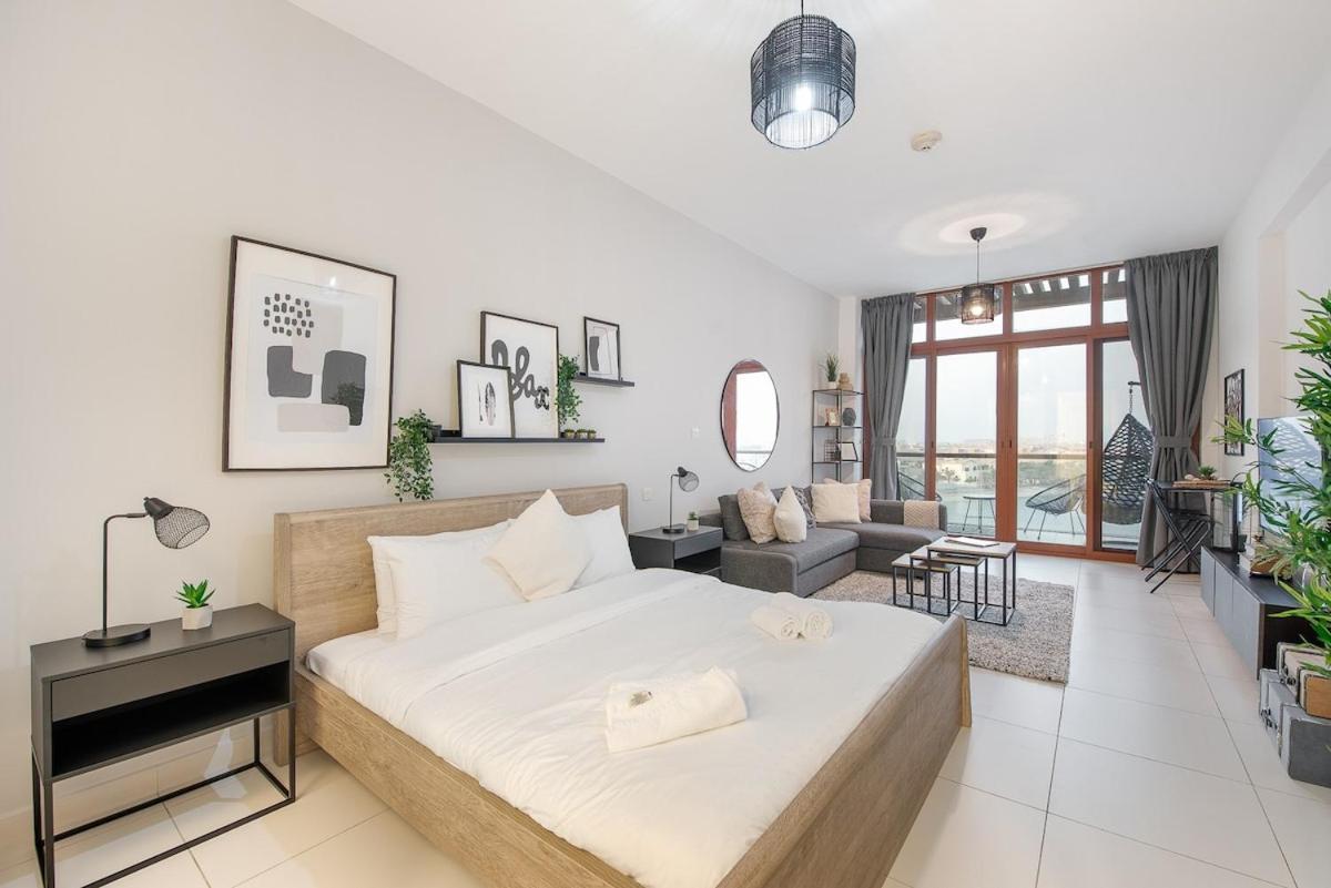 Apartment Tranquil With Unmatched Ocean Views In Palm Dubai