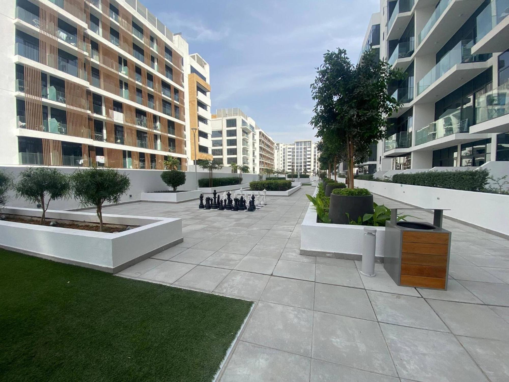 Large 1 Bedroom In Azizi Riviera 15 Apartment *