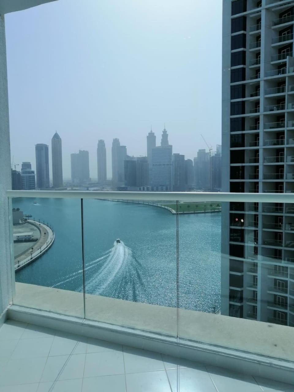 Studio In Downtown Dubai Canal View507 * Dubai