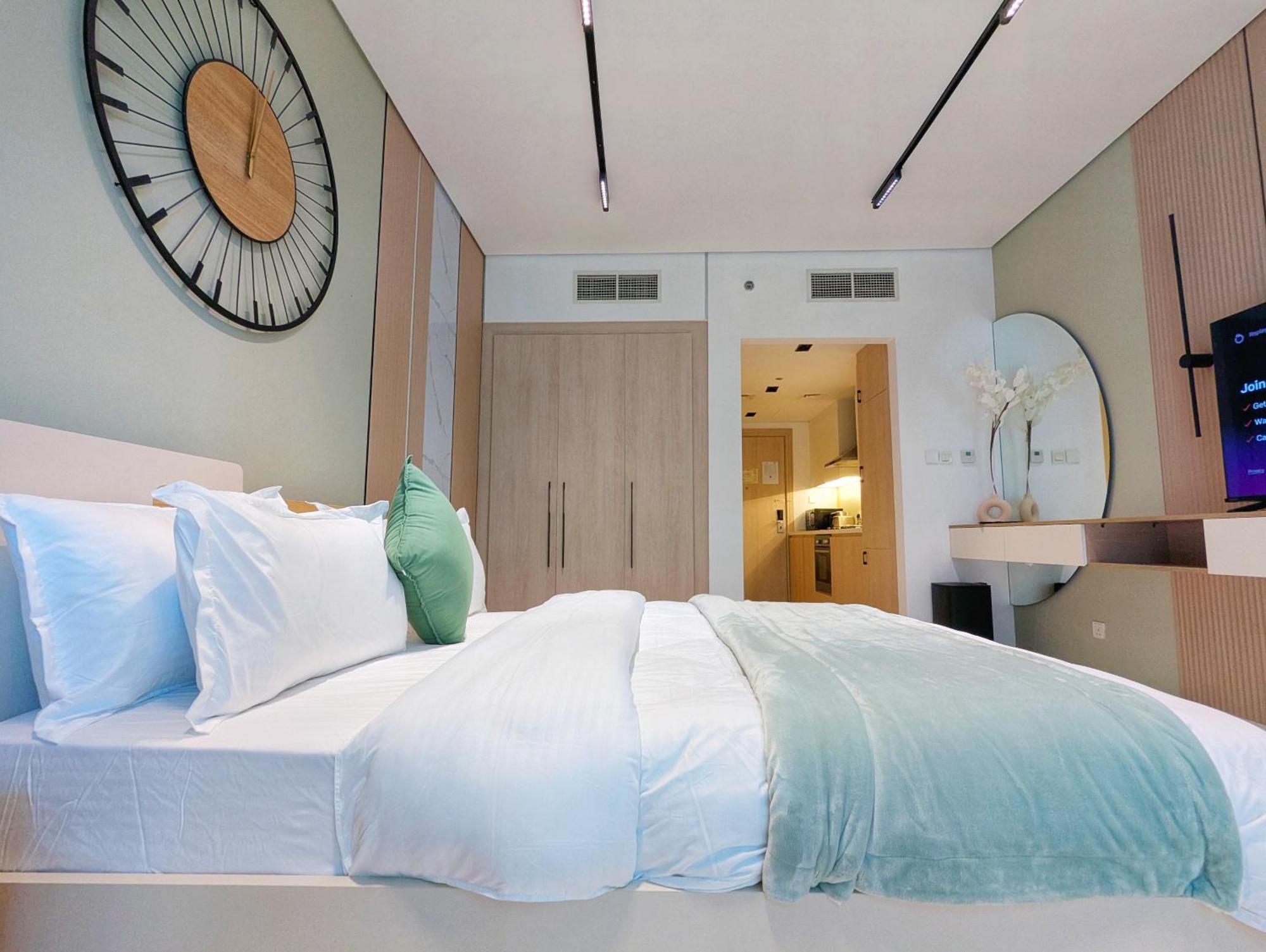 Luxe Haven Fully Furnished Studio In Business Bay, 10 Minutes Walk To Business Bay Metro Station, Closest To Burj Khalifa And Dubai Mall Dubai