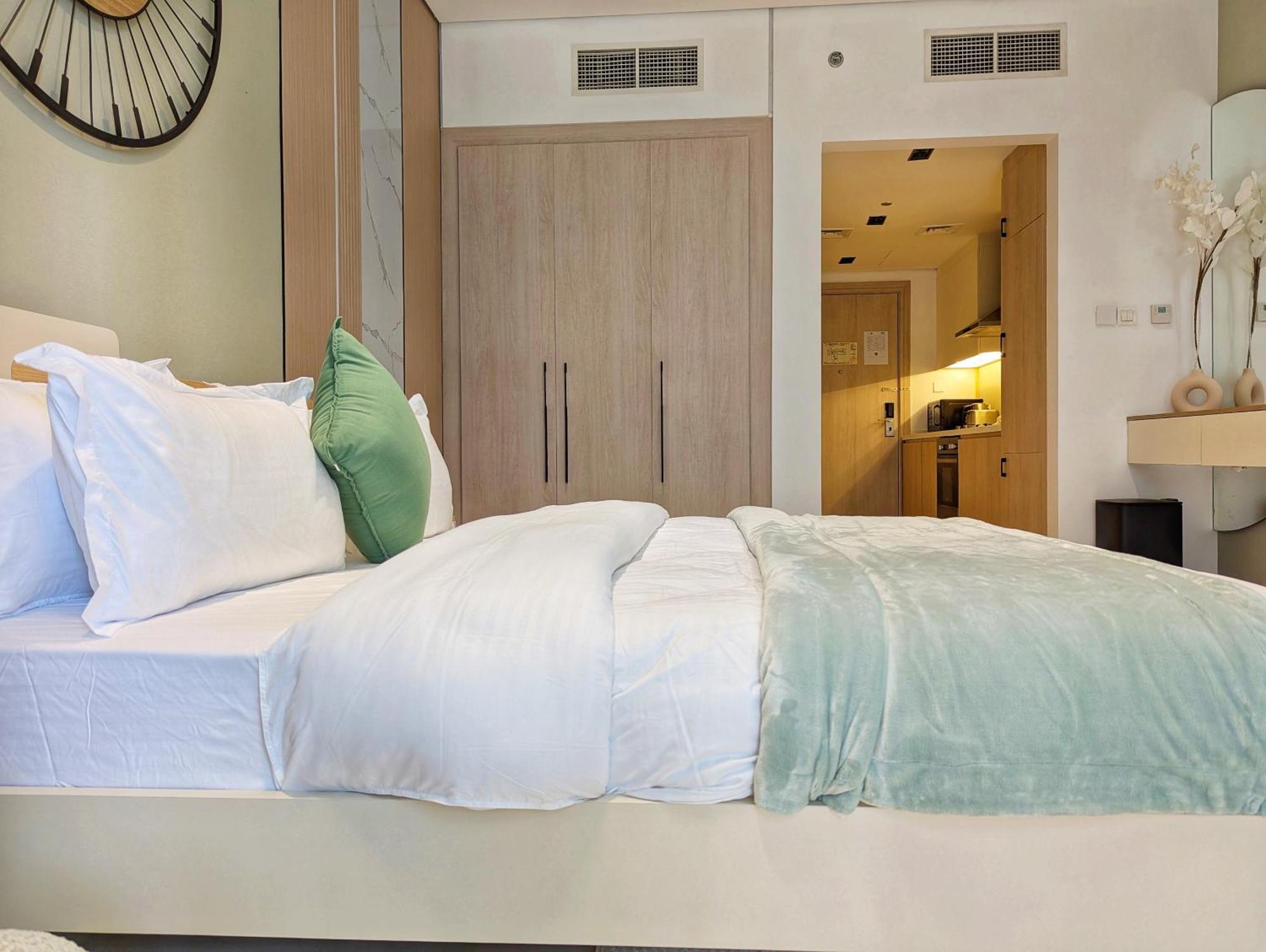 Luxe Haven Fully Furnished Studio In Business Bay, 10 Minutes Walk To Business Bay Metro Station, Closest To Burj Khalifa And Dubai Mall *