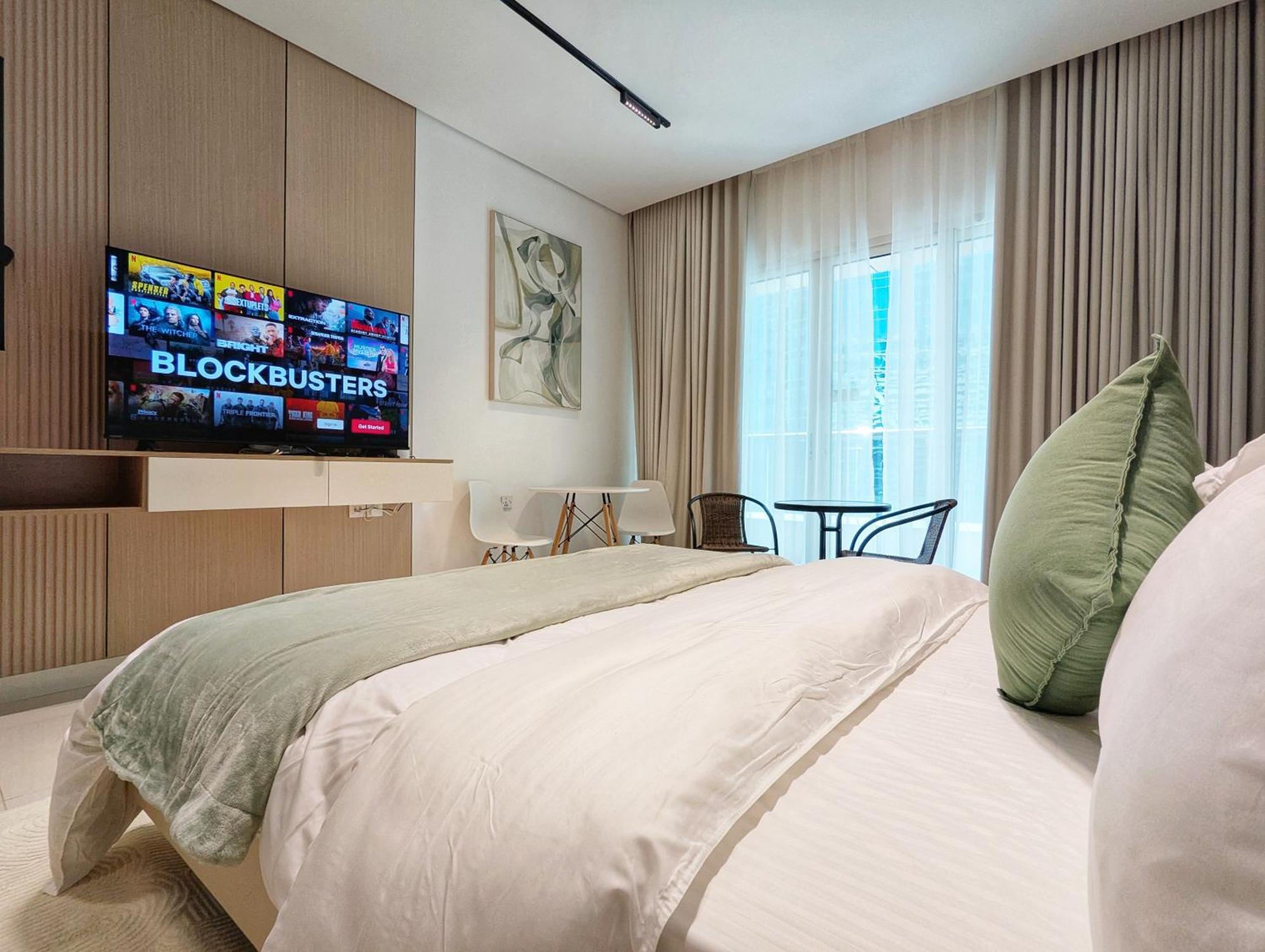 Luxe Haven Fully Furnished Studio In Business Bay, 10 Minutes Walk To Business Bay Metro Station, Closest To Burj Khalifa And Dubai Mall Dubai