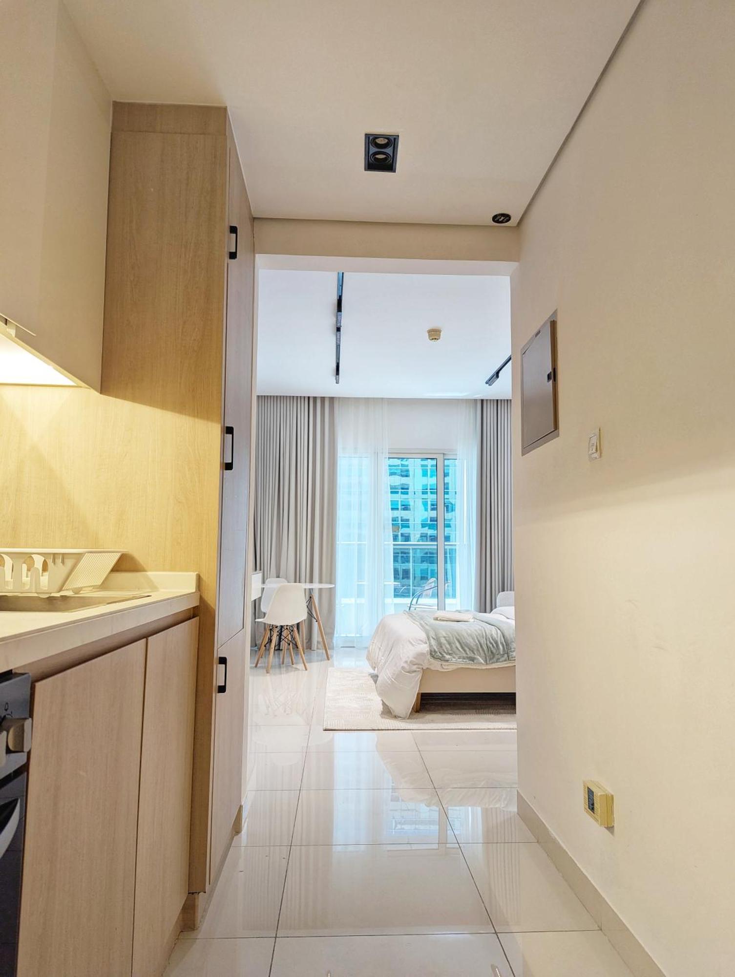 Luxe Haven Fully Furnished Studio In Business Bay, 10 Minutes Walk To Business Bay Metro Station, Closest To Burj Khalifa And Dubai Mall * Dubai