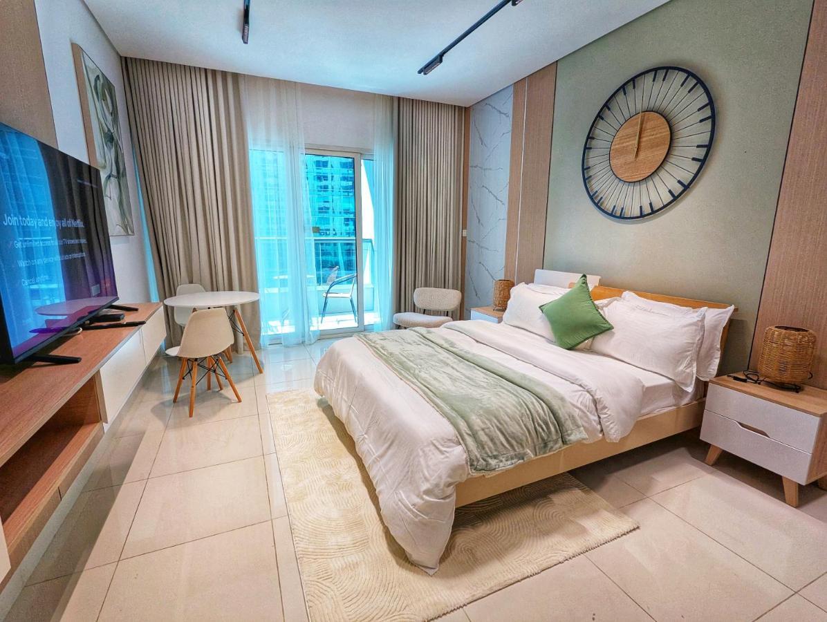 Luxe Haven Fully Furnished Studio In Business Bay, 10 Minutes Walk To Business Bay Metro Station, Closest To Burj Khalifa And Dubai Mall Apartment