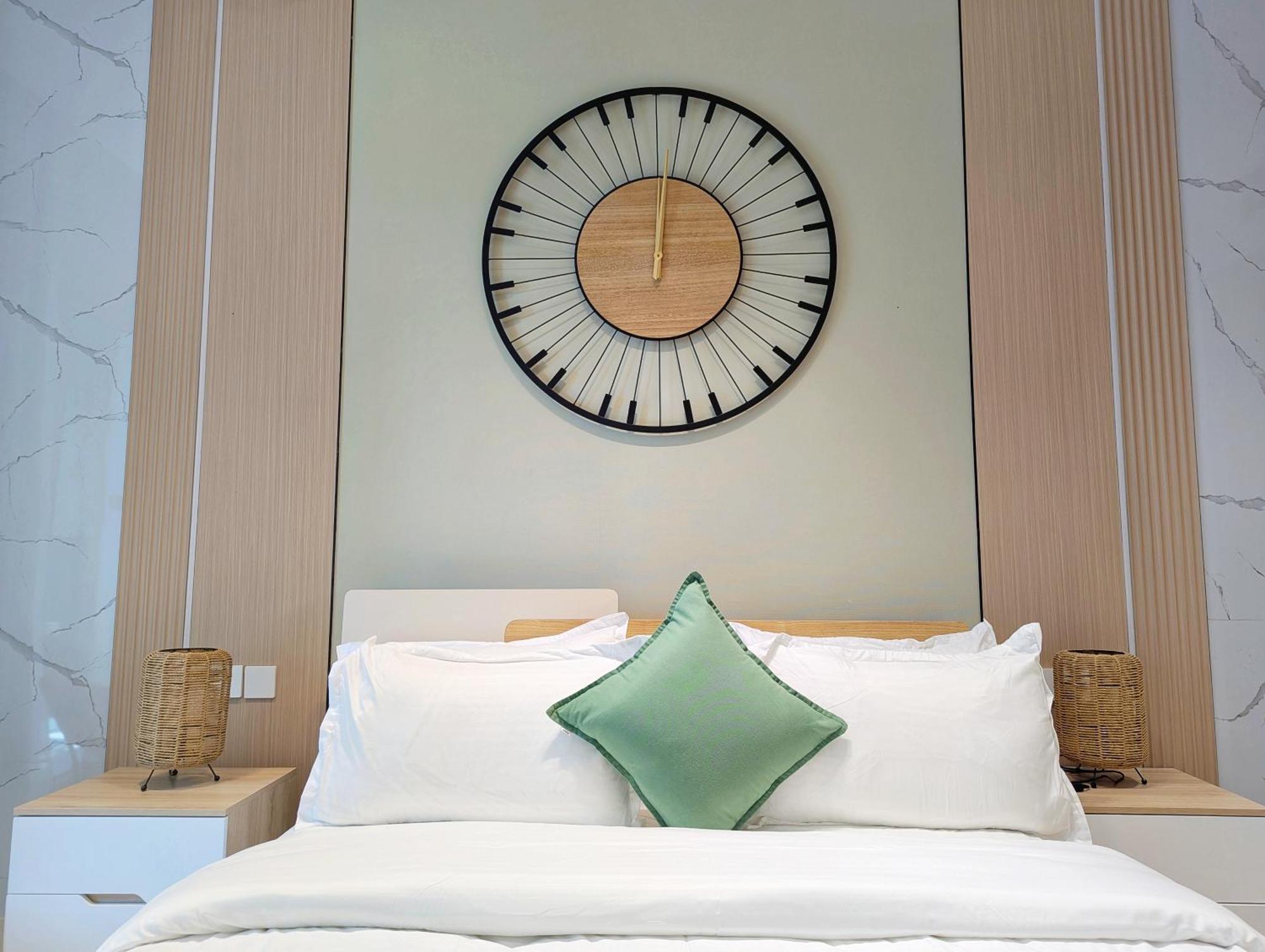 Luxe Haven Fully Furnished Studio In Business Bay, 10 Minutes Walk To Business Bay Metro Station, Closest To Burj Khalifa And Dubai Mall Dubai