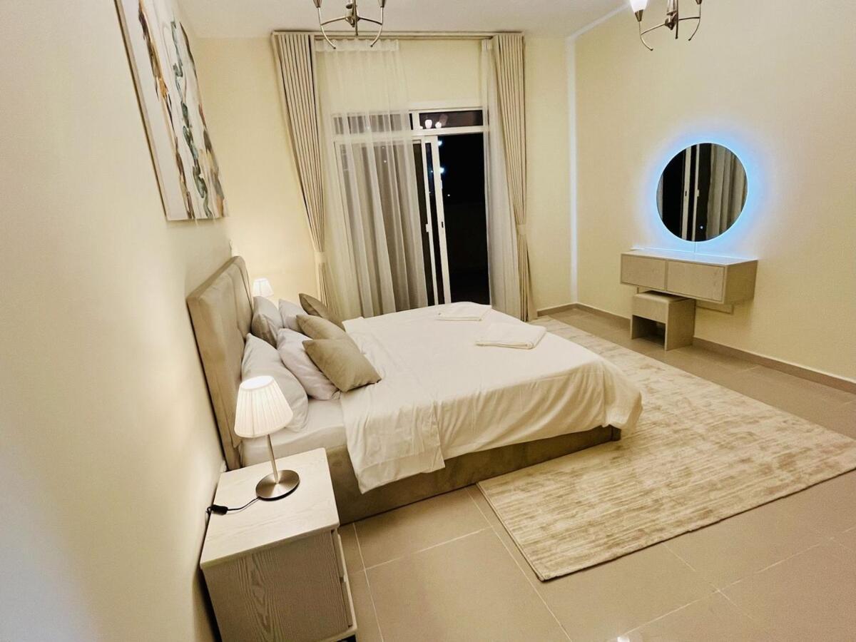 2 Bedroom With Private Jacuzzi Jvc Dubai