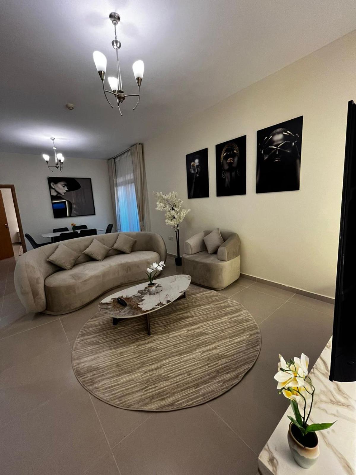 2 Bedroom With Private Jacuzzi Jvc Apartment