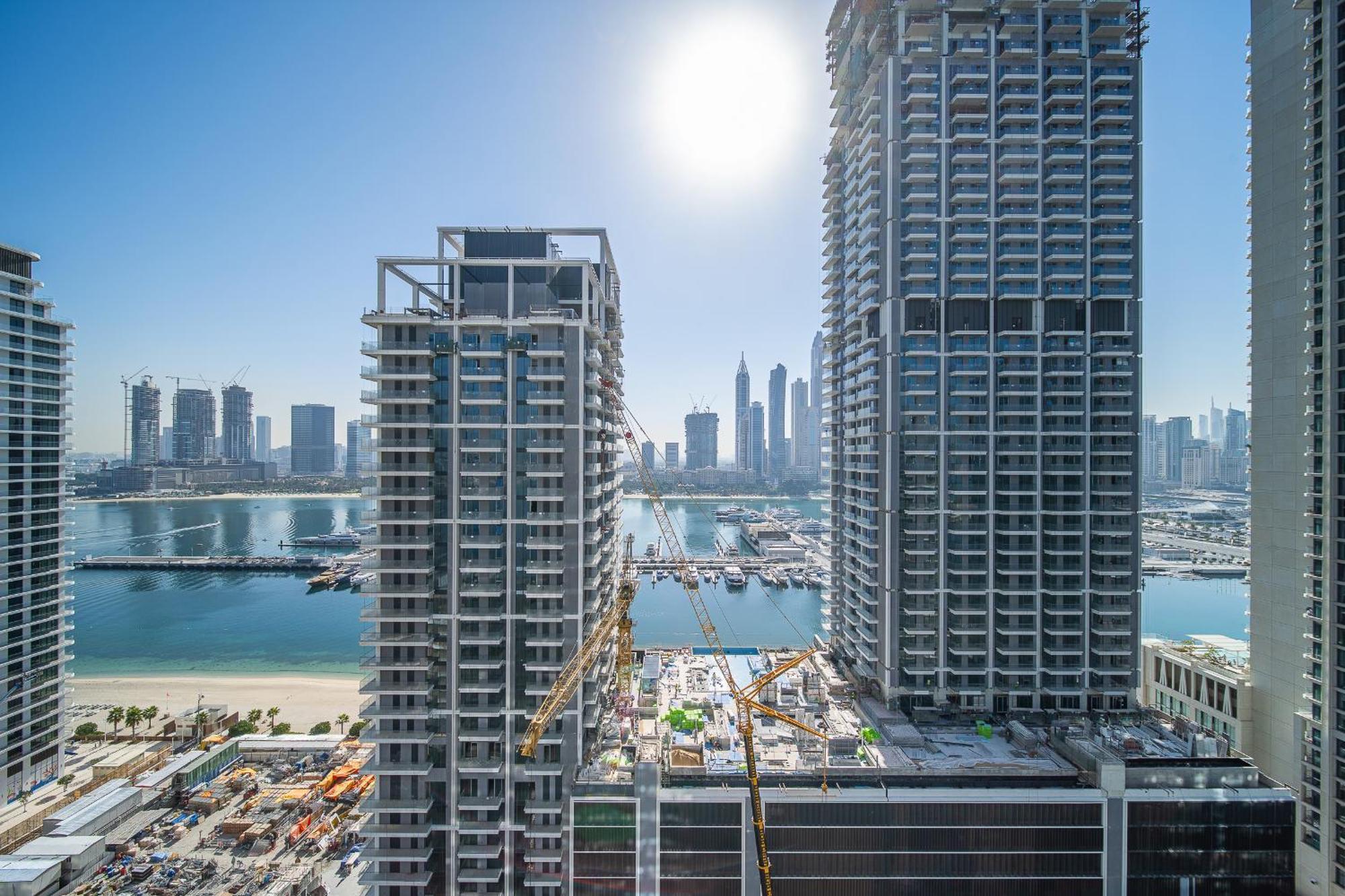 1br Coastal Retreat At Emaar Beachfront Apartment *