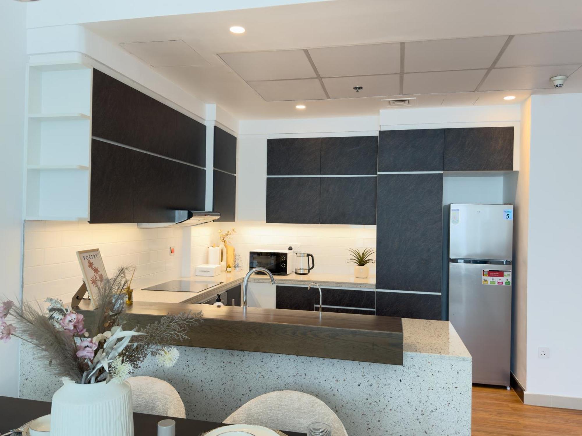 Elite Business & Family Turnkey 433 2br In Oia Motor Apartment Dubai
