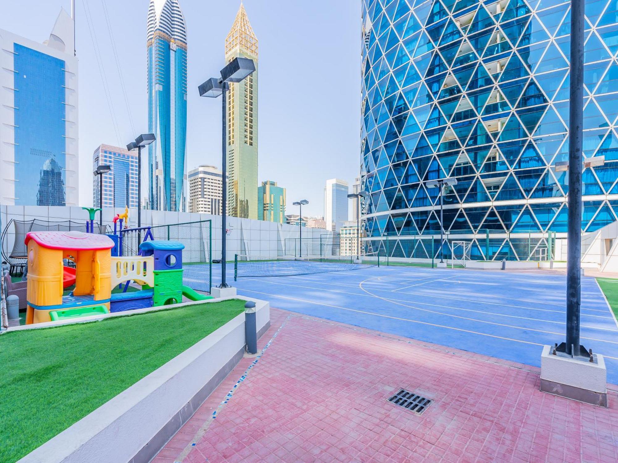 Luxury Spacious In The Iconic Park Towers Apartment Dubai
