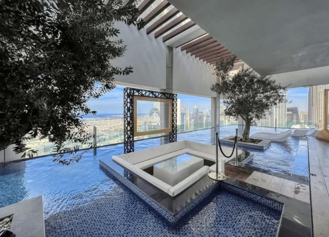 Stunning Burj Views - Highest Infiniti Pool Apartment *