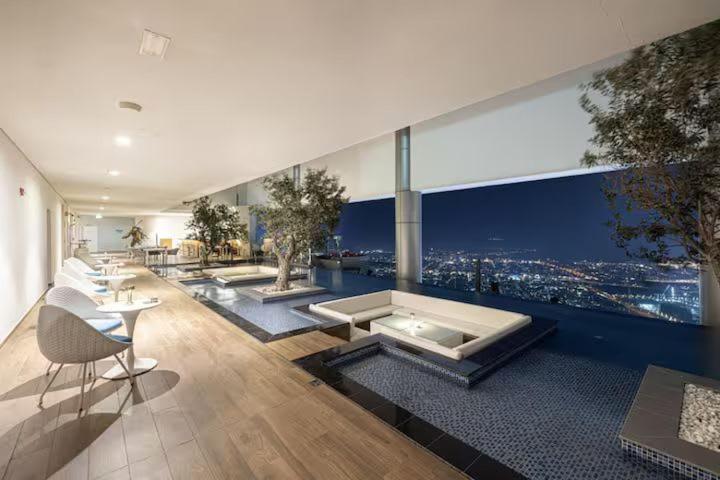 Stunning Burj Views - Highest Infiniti Pool *