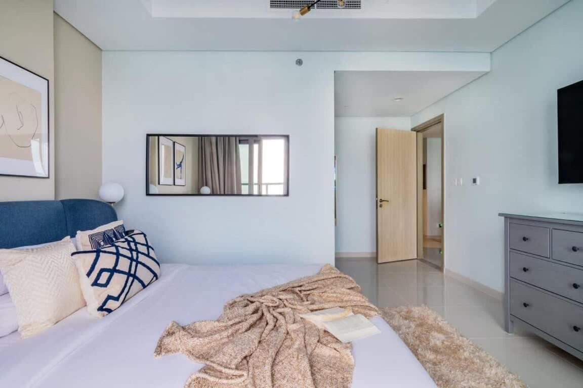 Stunning Burj Views - Highest Infiniti Pool Apartment