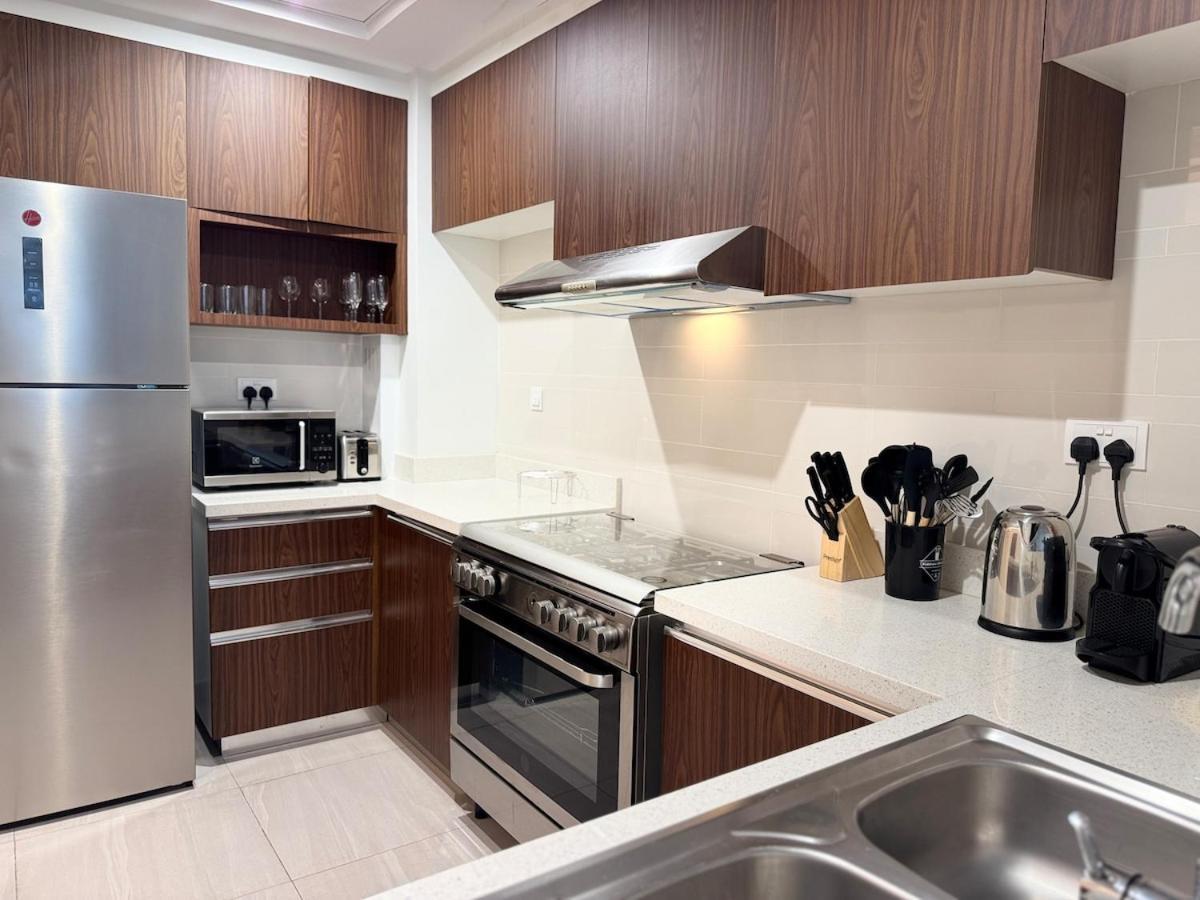 Ashri Luxe Apt, With Frame Only 5 Mins Downtown Near Metro Apartment *