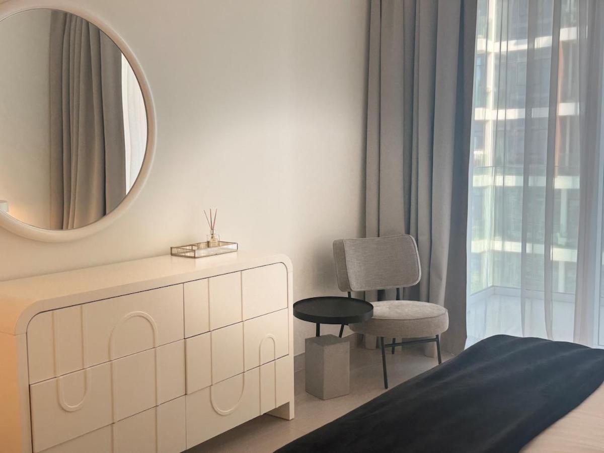 Ashri Luxe Apt, With Frame Only 5 Mins Downtown Near Metro Apartment Dubai