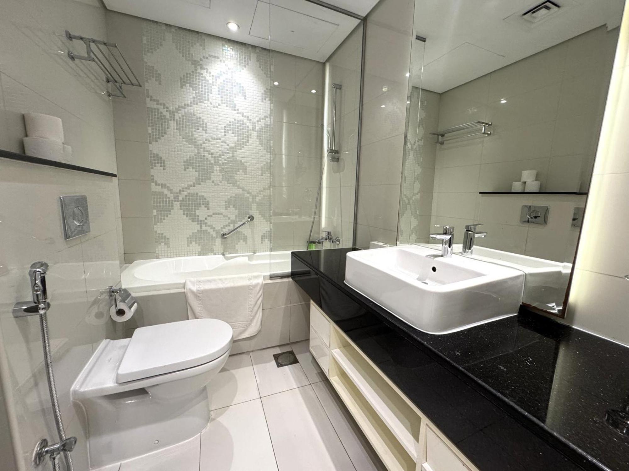 Sunrise Homes - Modern Beside Canal Dubai