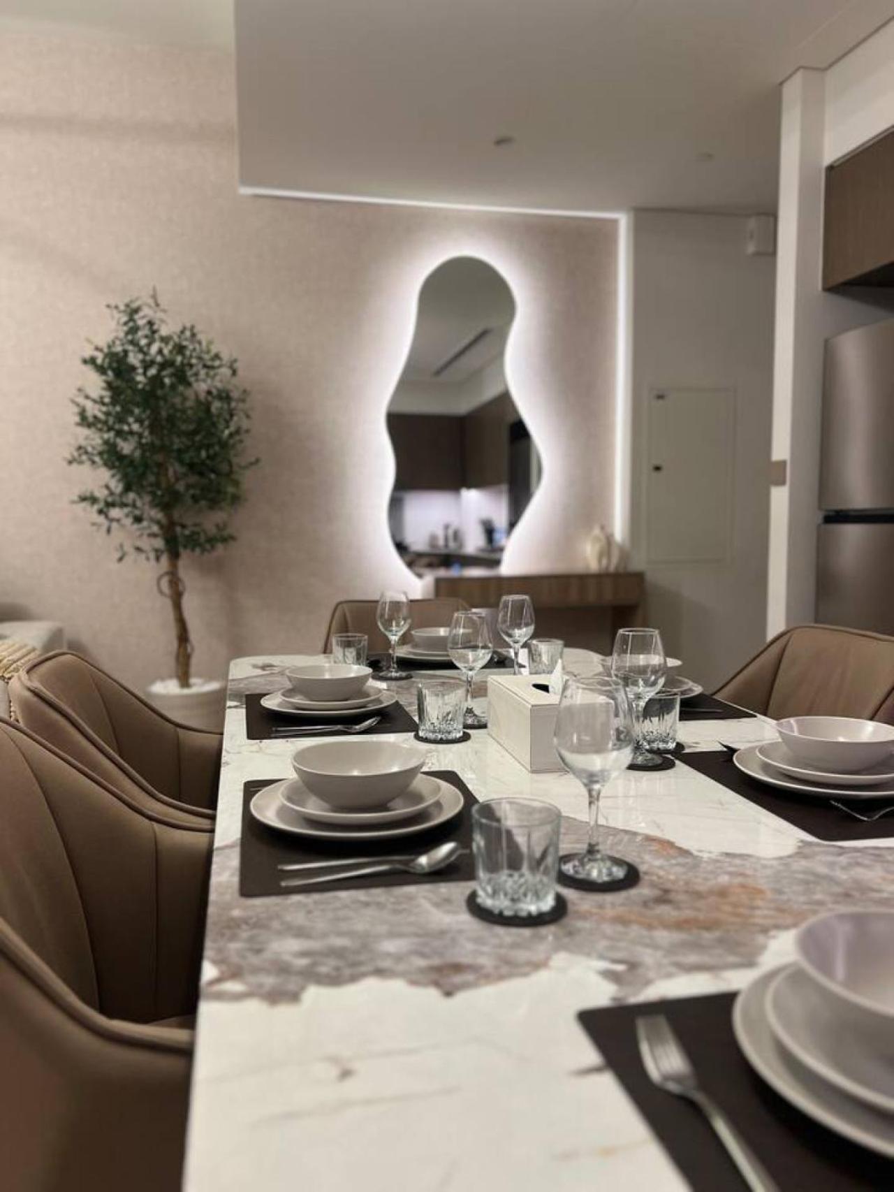 New Burj Khalifa And Fountains View Luxury Apartment