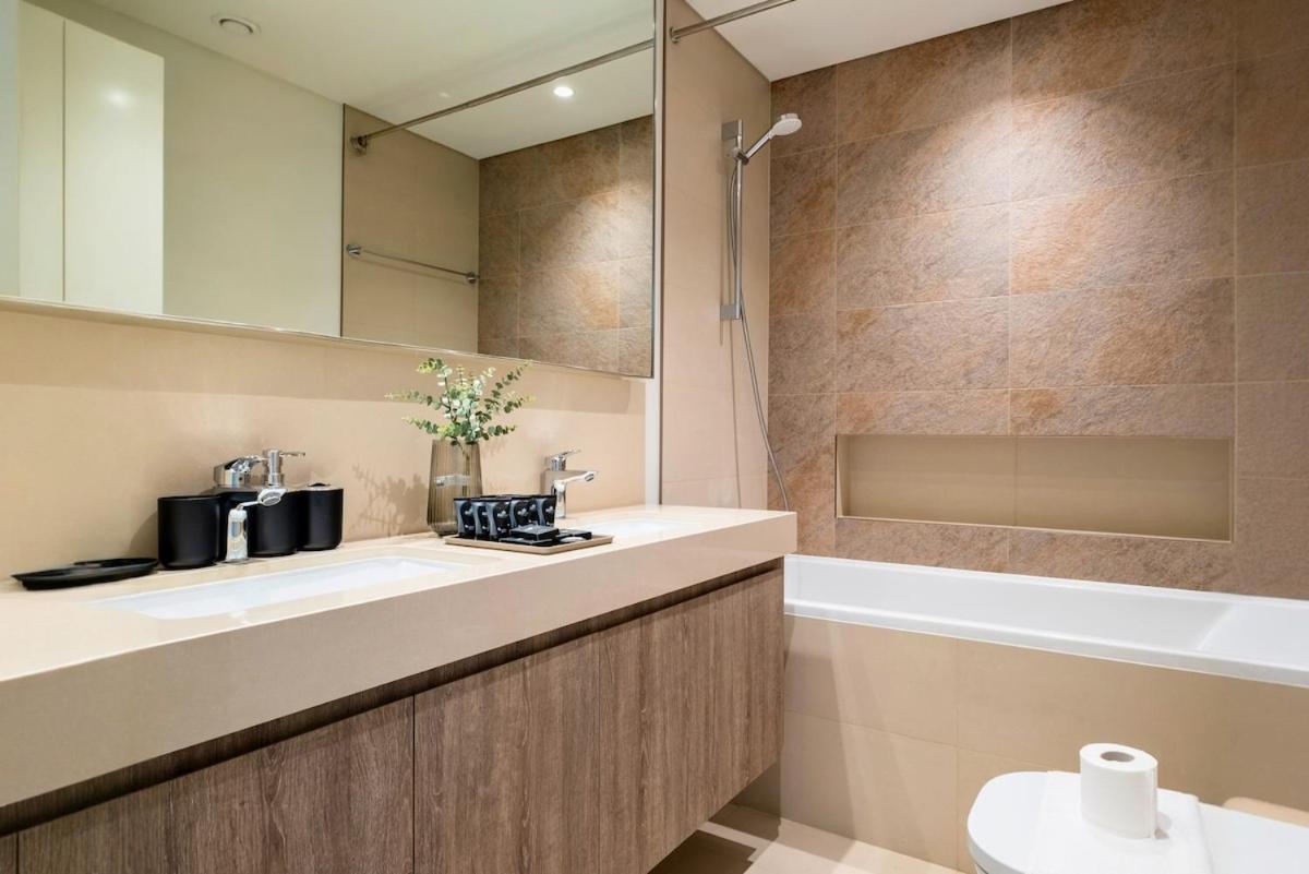 Vibrant Luxe Burj Khalifa Views-dubai Mall Access By Maxx Value Homes Dubai