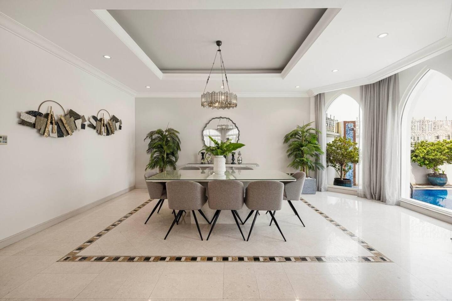 Villa 6 Bedroom Modern Luxury In Palm Jumeirah *
