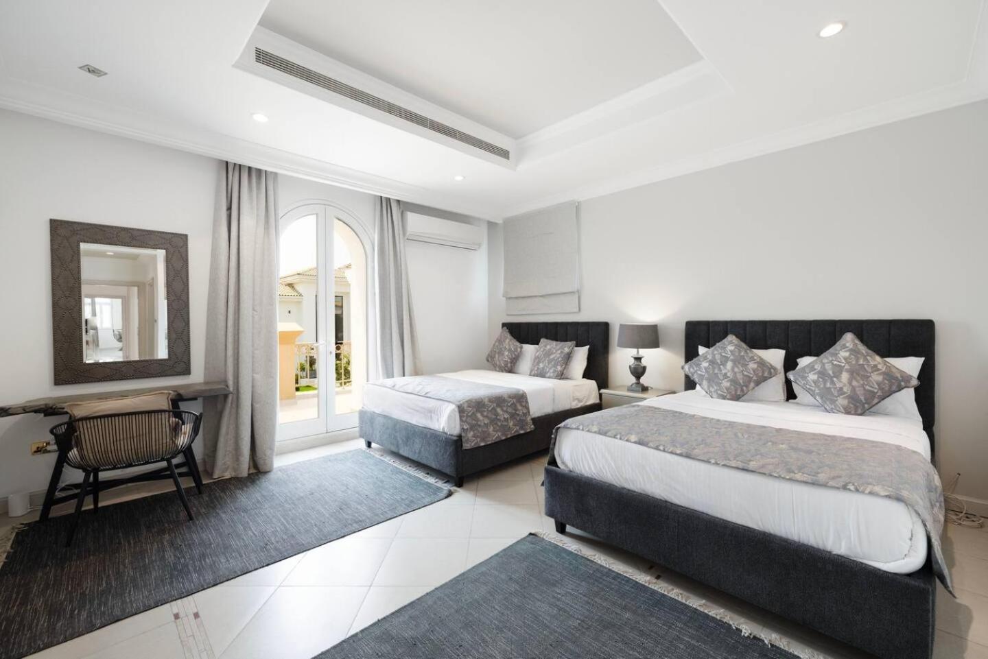 6 Bedroom Modern Luxury In Palm Jumeirah Villa