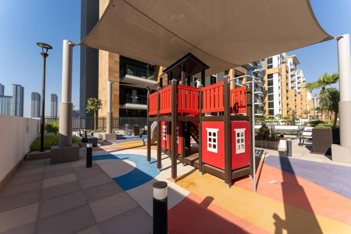 Veluxa - 2bed With Skyline View In Azizi Riviera Dubai