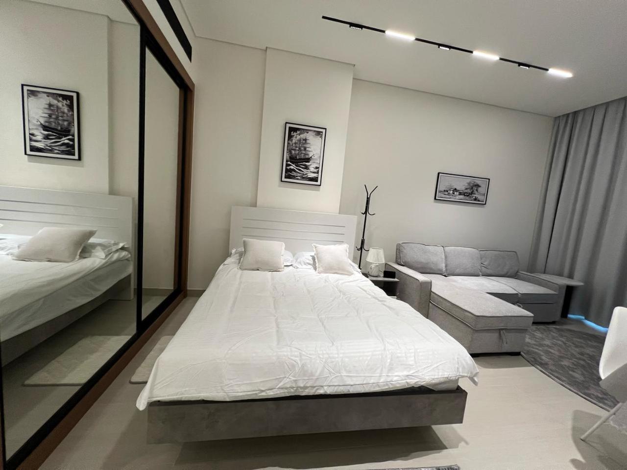 Luxury - Burj Khalifa View - Brand New * Dubai