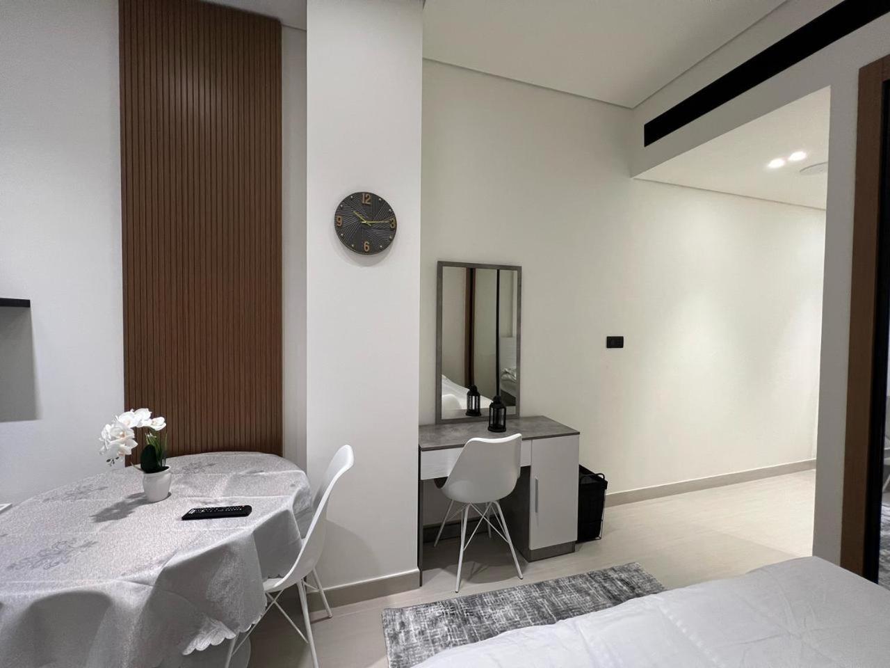 Luxury - Burj Khalifa View - Brand New Dubai